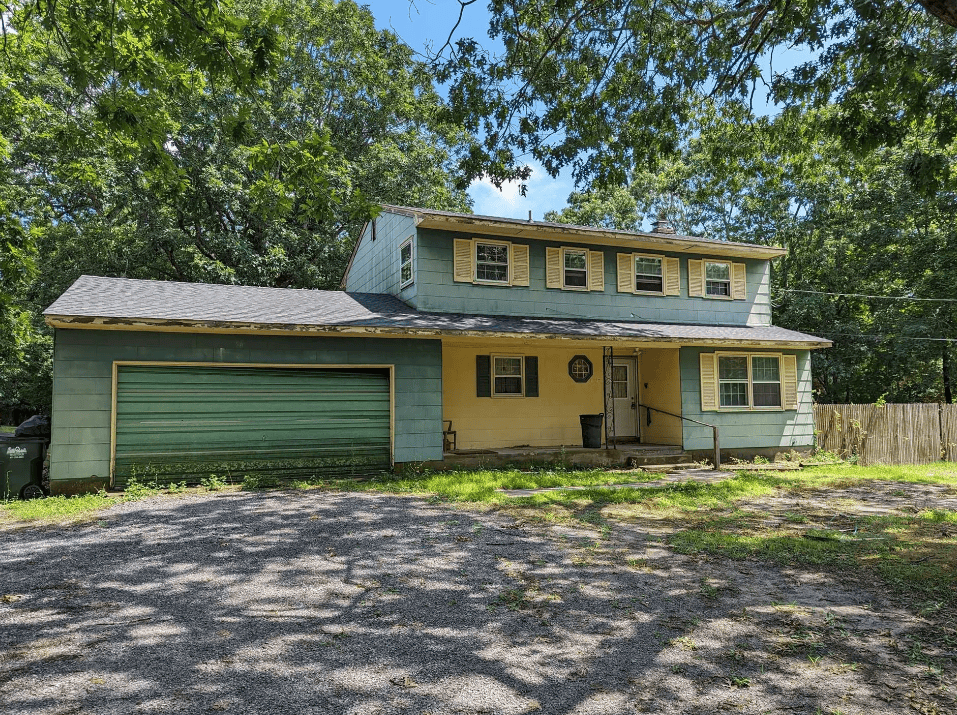 House rehab before and after photos: Mattituck Old House - A Before Look
